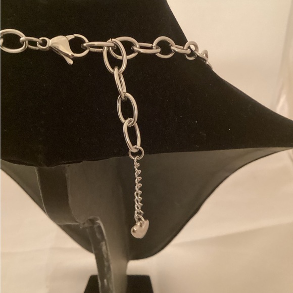 Metallic silver tone and black necklace - Picture 3 of 4